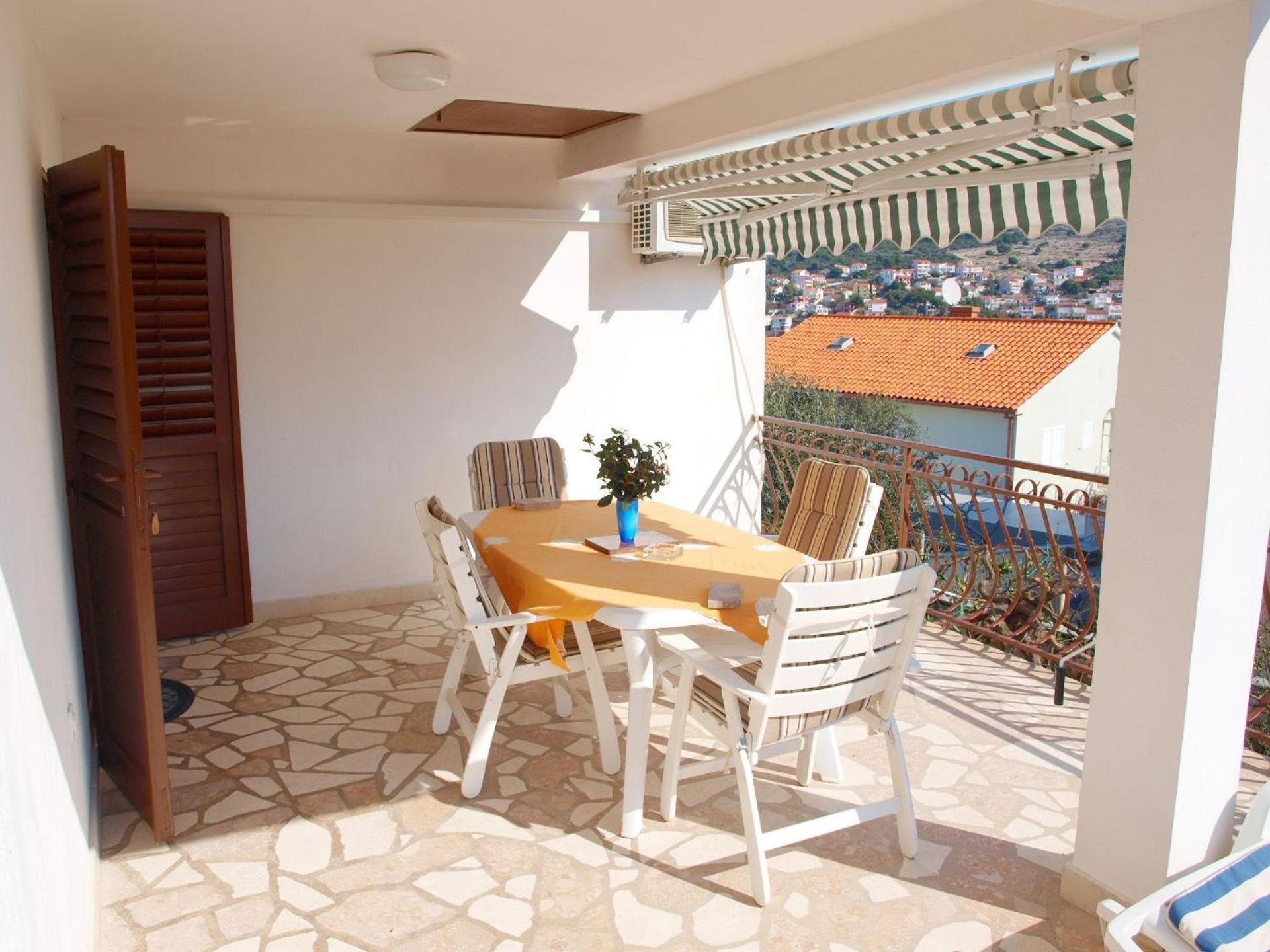Apartments Mirja - 100M From The Beach & Parking Trogir Bagian luar foto