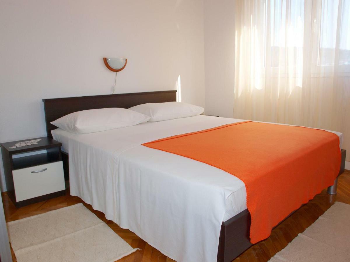 Apartments Mirja - 100M From The Beach & Parking Trogir Bagian luar foto