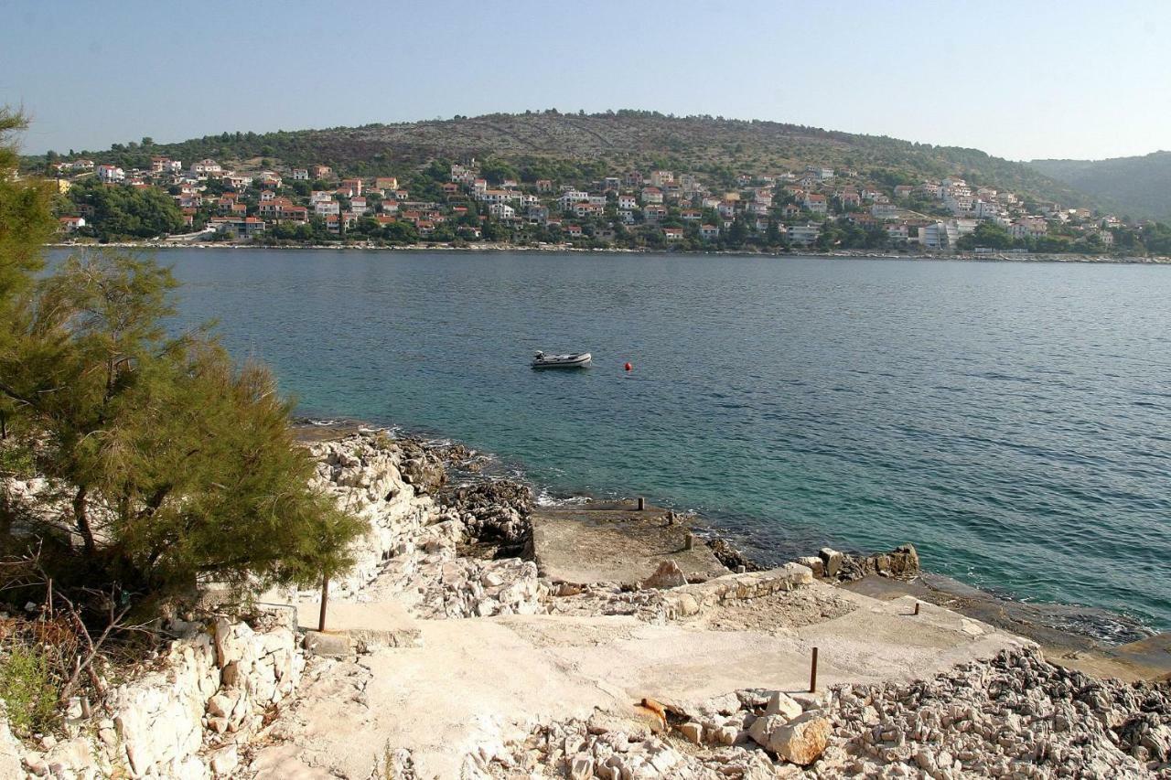 Apartments Mirja - 100M From The Beach & Parking Trogir Bagian luar foto